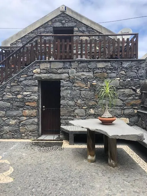 Cozy Chalet With Ocean View Seixal