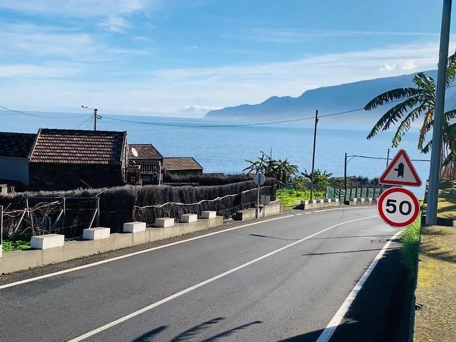 Cozy Chalet With Ocean View 塞沙尔 0*,  葡萄牙