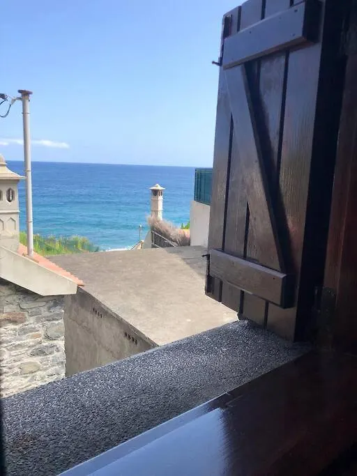 Cozy Chalet With Ocean View Seixal
